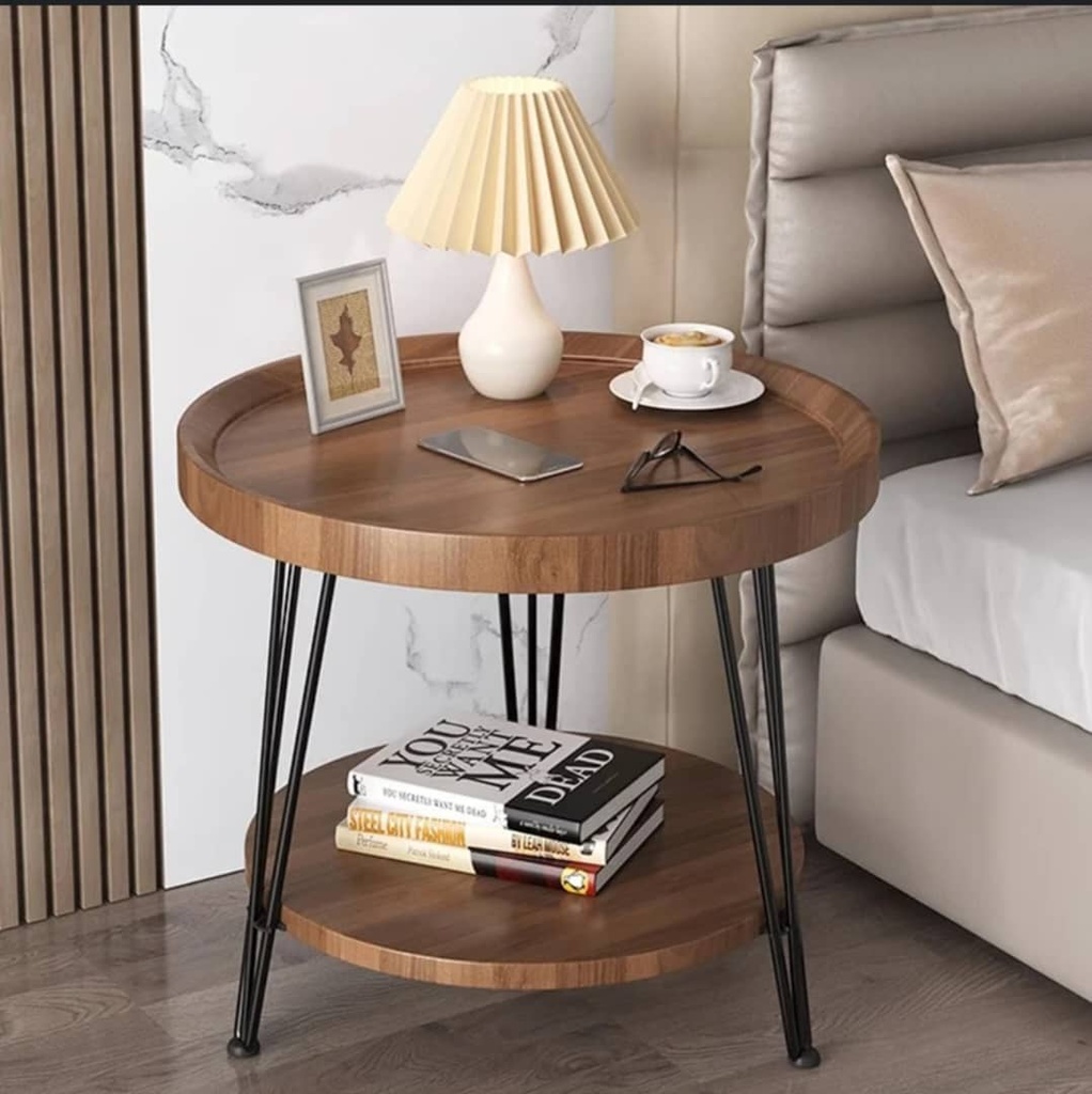 طاولة خشبية